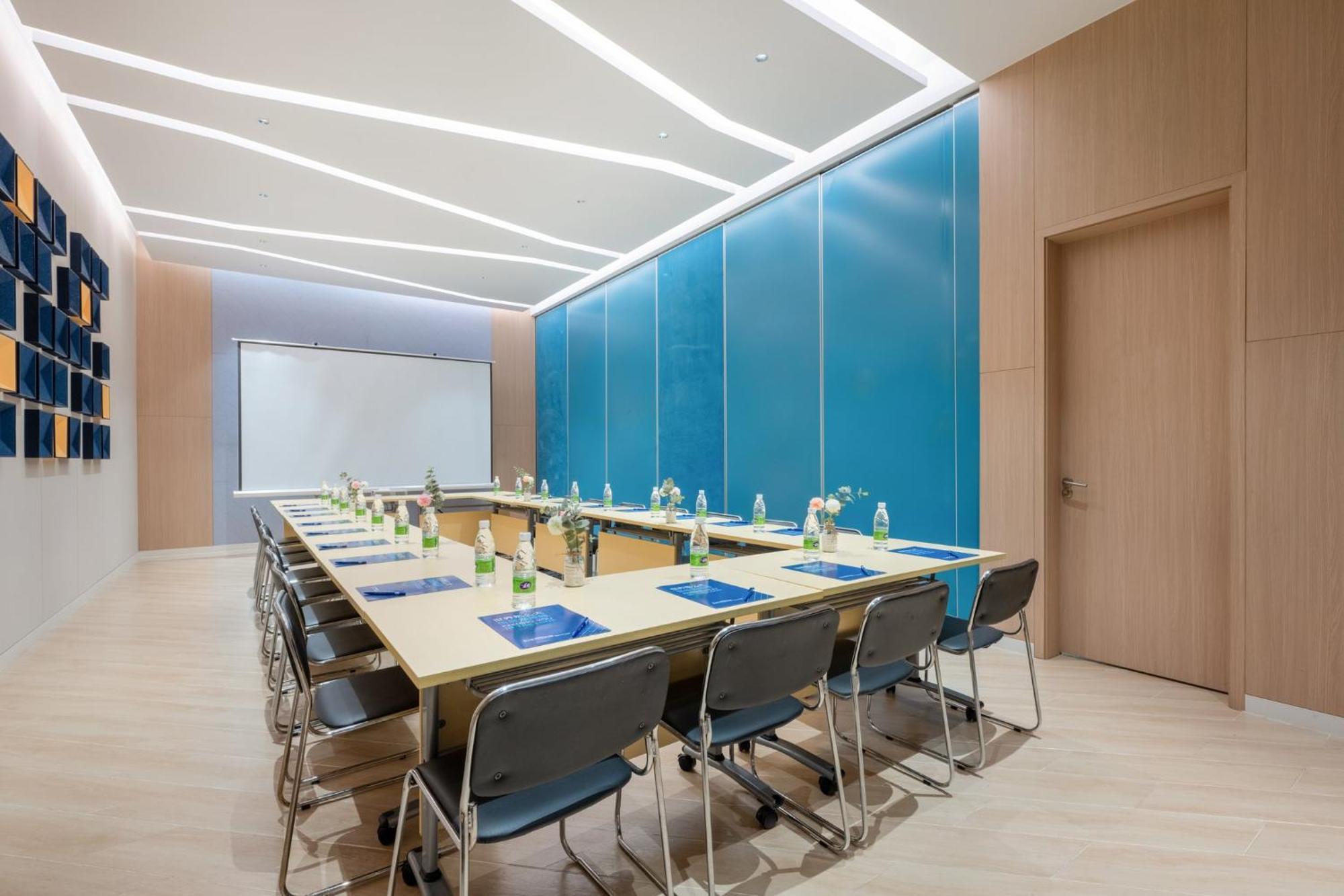 Holiday Inn Express Jiangmen Jianghai By Ihg Экстерьер фото
